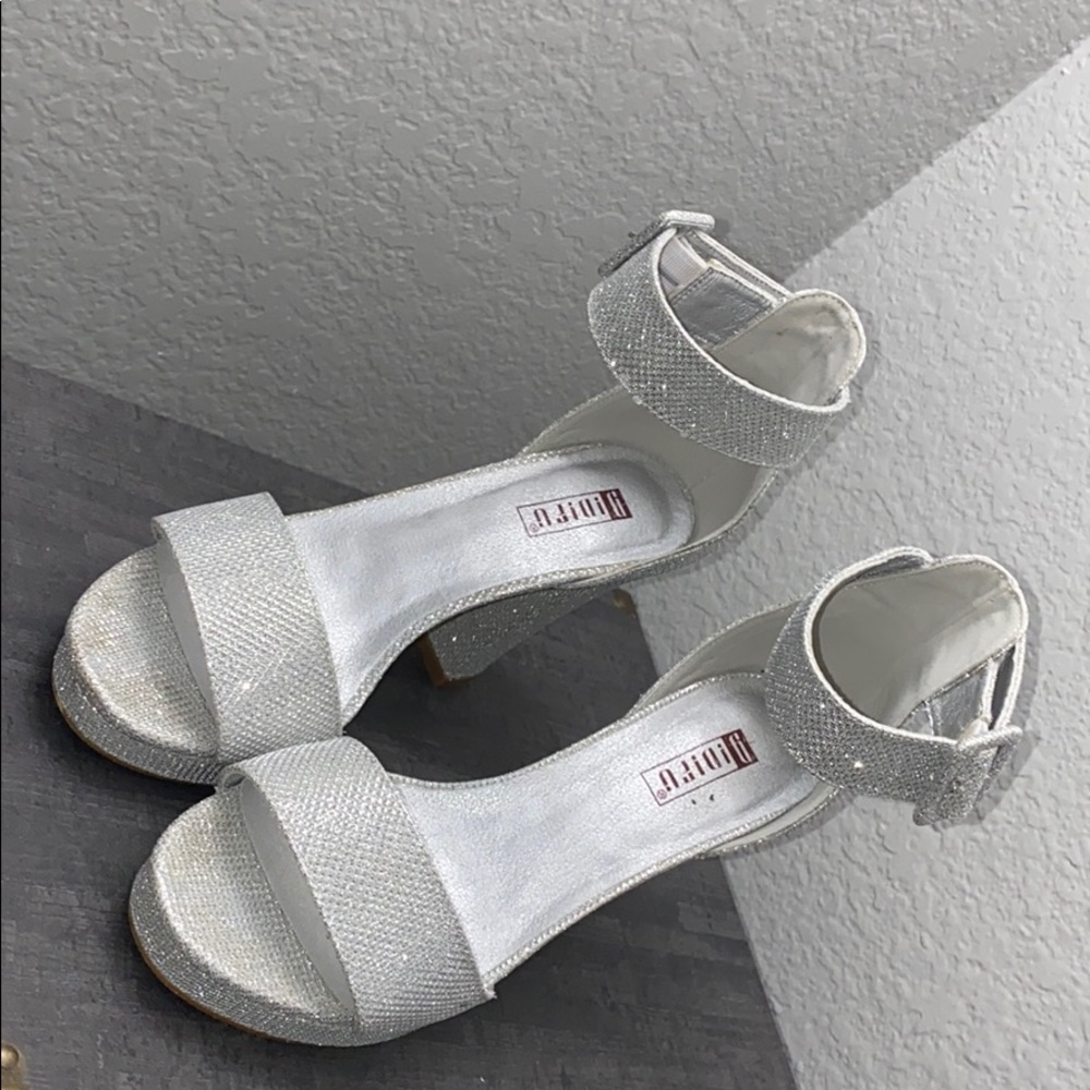Heels - Picture 2 of 3